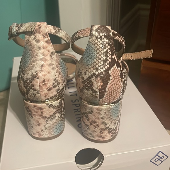 Great spring color Sandl - Picture 3 of 4